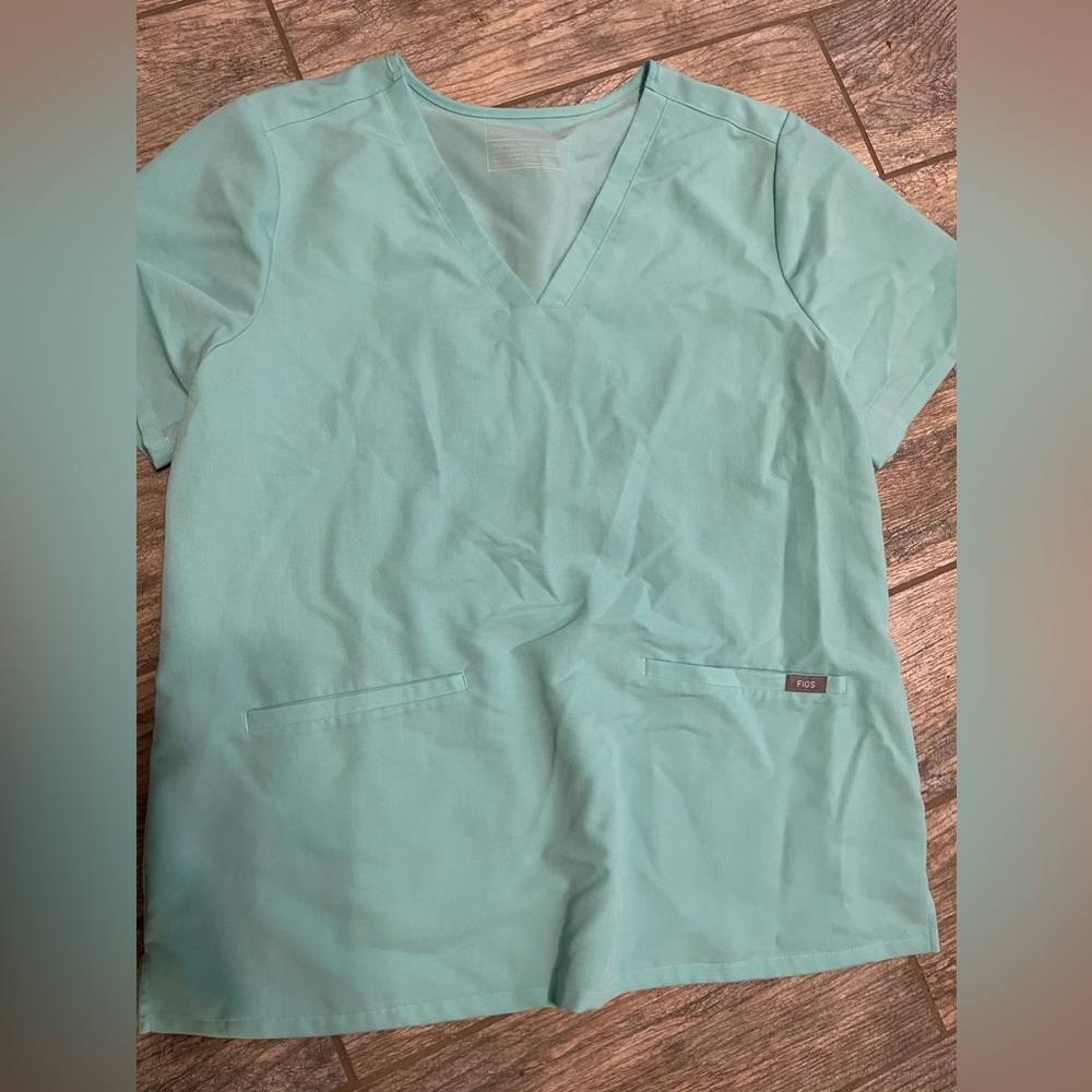 Figs scrub top